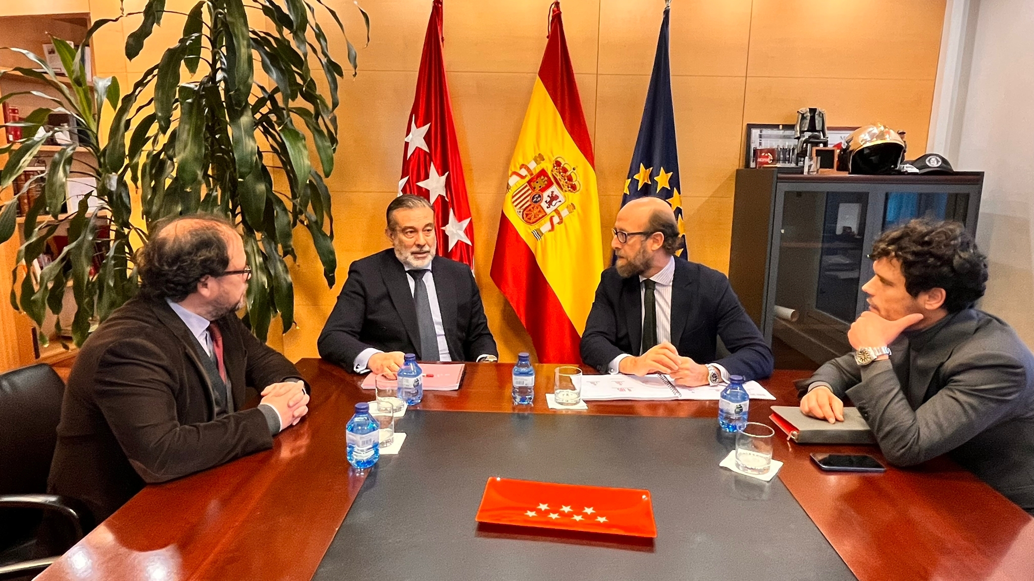 El Consejero de Presidencia de la Comunidad de Madrid recibe el informe de la Fiesta del Toro 2022